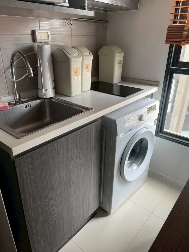 Condo for rent: Elio Del Nest, corner unit, private, 8th floor, Building F, city view, fully furnished. Book now!