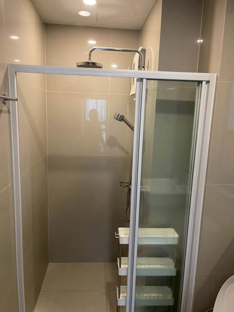 Condo for rent: Elio Del Nest, corner unit, private, 8th floor, Building F, city view, fully furnished. Book now!