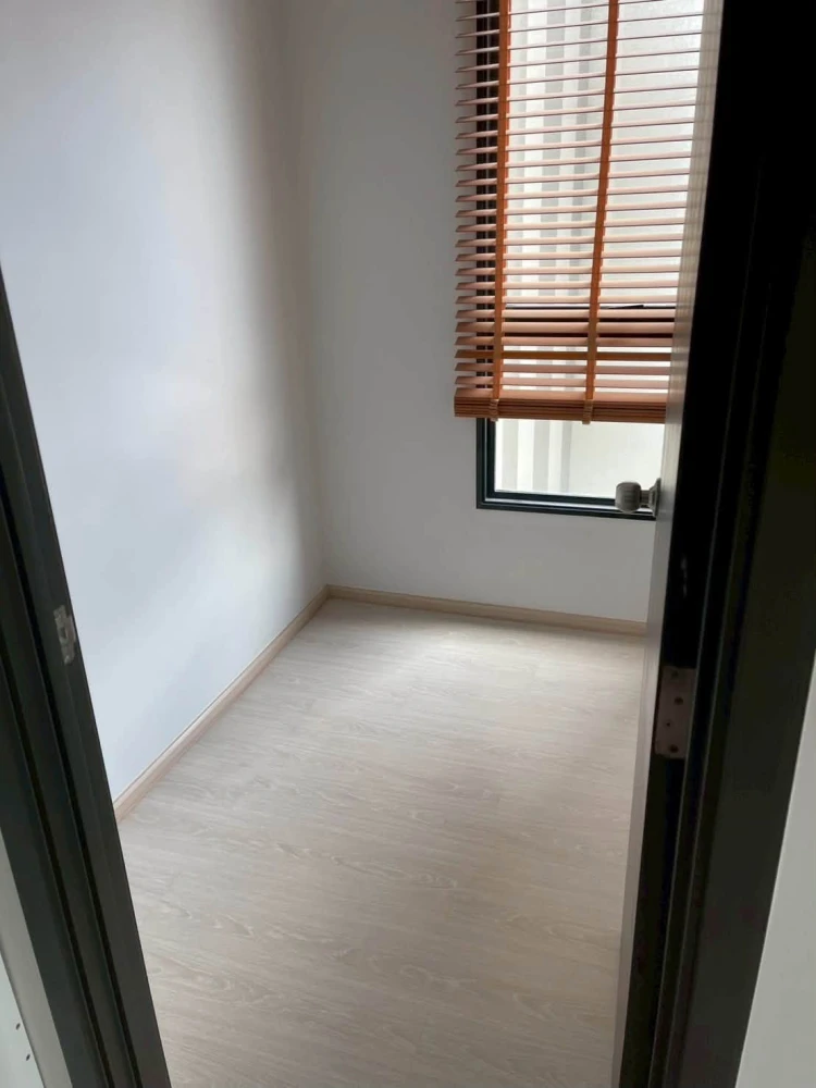 Condo for rent: Elio Del Nest, corner unit, private, 8th floor, Building F, city view, fully furnished. Book now!