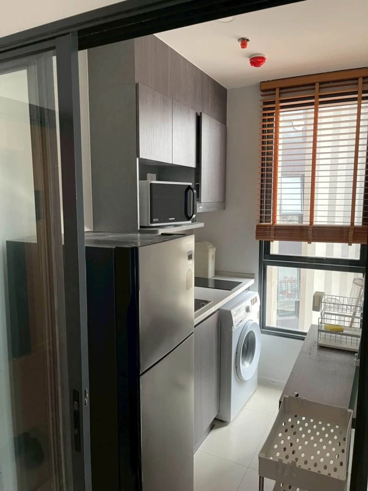 Condo for rent: Elio Del Nest, corner unit, private, 8th floor, Building F, city view, fully furnished. Book now!