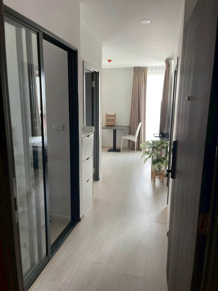 Condo for rent: Elio Del Nest, corner unit, private, 8th floor, Building F, city view, fully furnished. Book now!