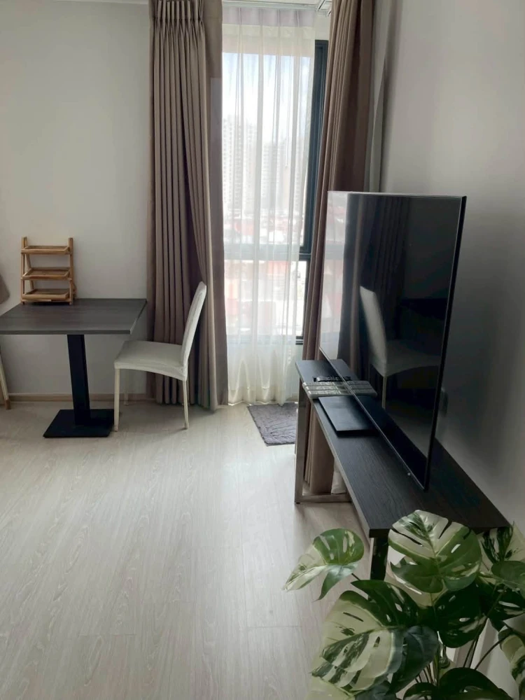 Condo for rent: Elio Del Nest, corner unit, private, 8th floor, Building F, city view, fully furnished. Book now!