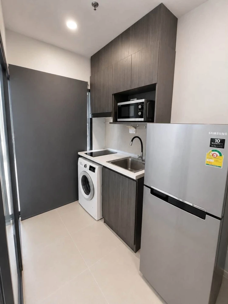 Condo for rent at Elio Del Nest. Corner unit, private, clearly defined zones, convenient and complete amenities. Book now!