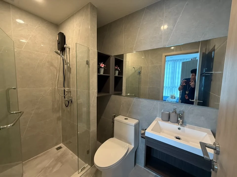 Condo for rent: 𝐍𝐮𝐞 𝐃𝐢𝐬𝐭𝐫𝐢𝐜𝐭 𝐑𝟗, a fully furnished room with complete electrical appliances. Come and reserve it now, don't miss out!
