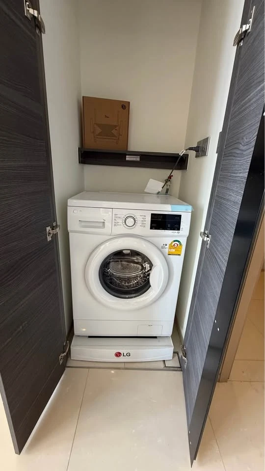 Condo for rent: THE ESSE ASOKE. Large room, comfortable living, lots of usable space, 36th floor, high view. Hurry and reserve now before you miss the