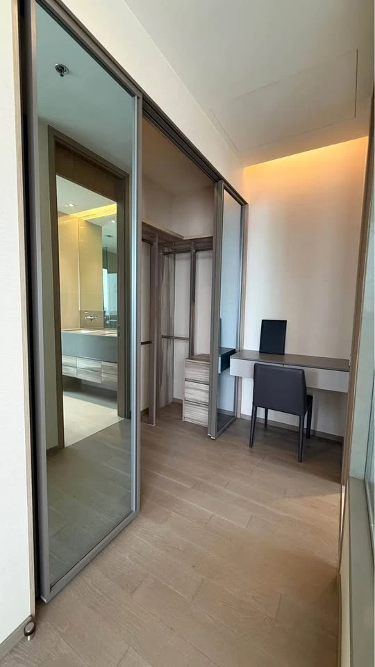 Condo for rent: THE ESSE ASOKE. Large room, comfortable living, lots of usable space, 36th floor, high view. Hurry and reserve now before you miss the