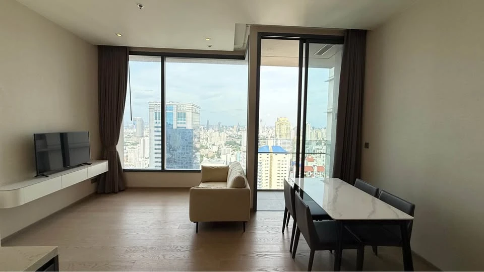 Condo for rent: THE ESSE ASOKE. Large room, comfortable living, lots of usable space, 36th floor, high view. Hurry and reserve now before you miss the