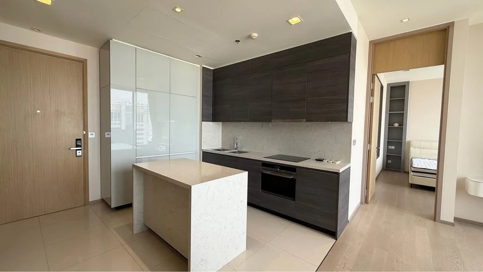 Condo for rent: THE ESSE ASOKE. Large room, comfortable living, lots of usable space, 36th floor, high view. Hurry and reserve now before you miss the
