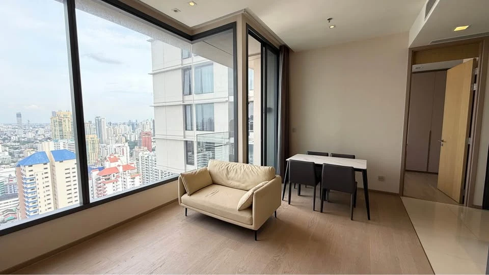 Condo for rent: THE ESSE ASOKE. Large room, comfortable living, lots of usable space, 36th floor, high view. Hurry and reserve now before you miss the