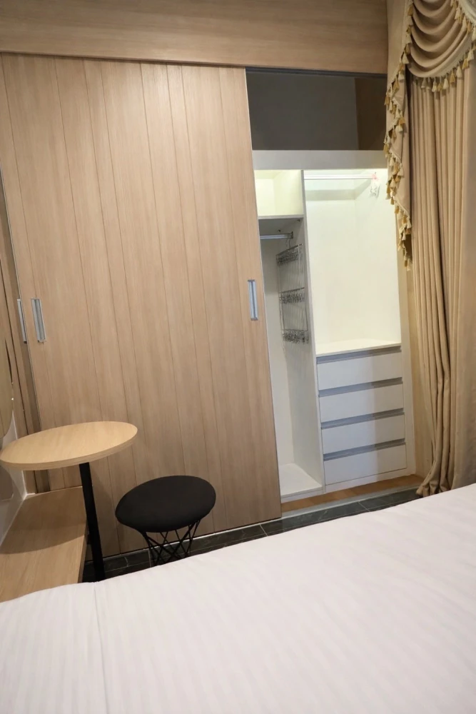 Condo for rent: Bright Wongwian Yai. Nice room, fully furnished with appliances. Just bring your belongings and move in! Don't miss out!