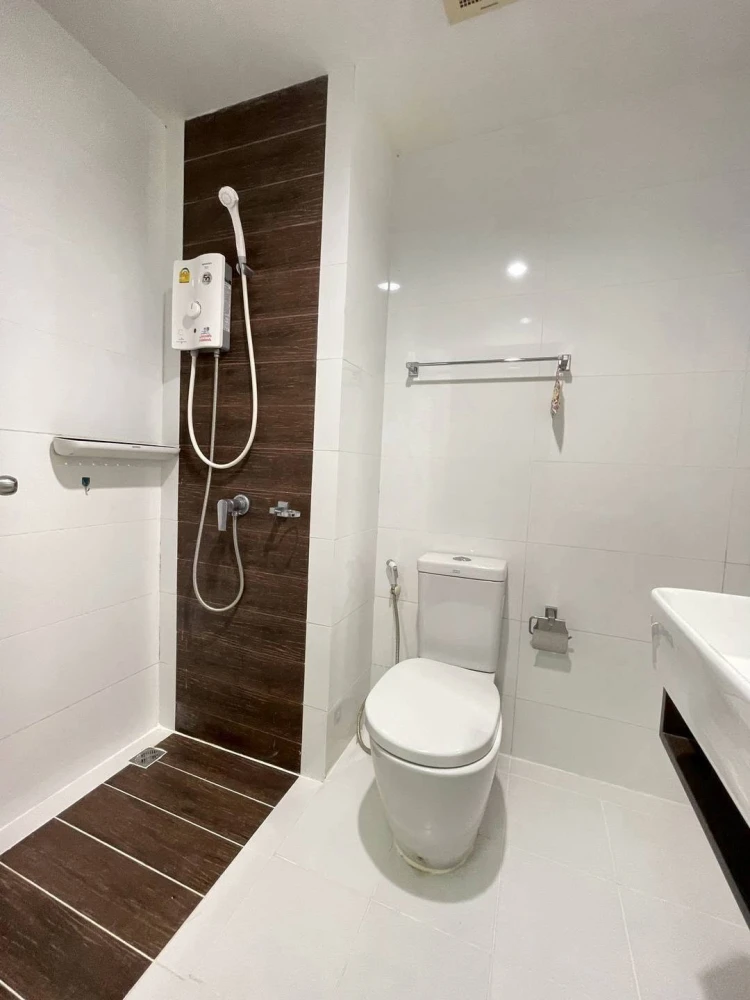 Condo for rent at a Space ME Sukhumvit 77. The unit is partitioned into separate, clearly defined zones. Affordable price. Book today!