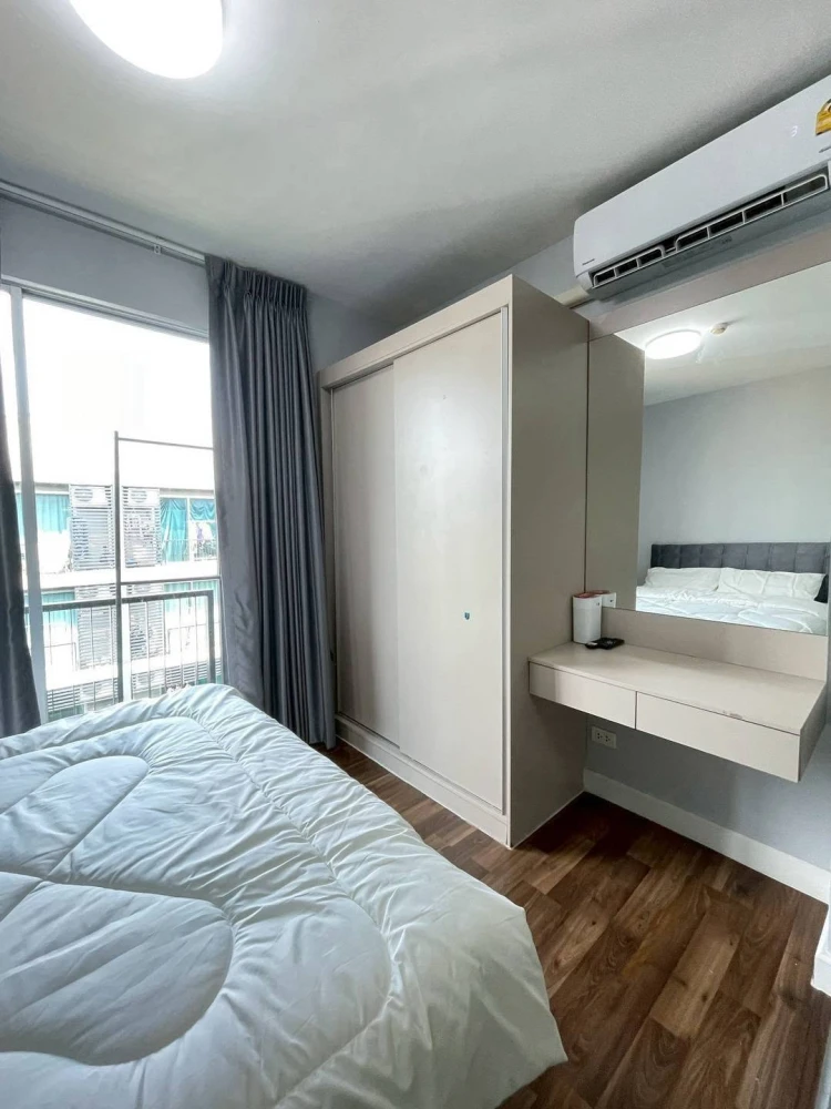Condo for rent at a Space ME Sukhumvit 77. The unit is partitioned into separate, clearly defined zones. Affordable price. Book today!