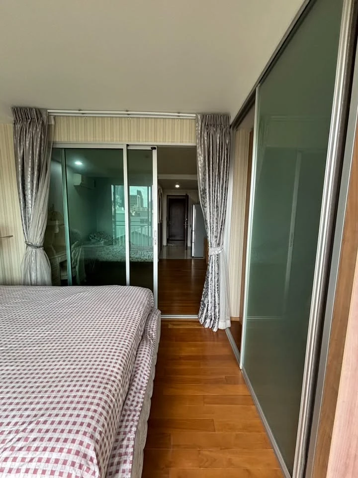 Condo for rent: Abstracts Phahonyothin Park. The room is partitioned into sections, perfectly divided into zones. Great value. Come reserve before you