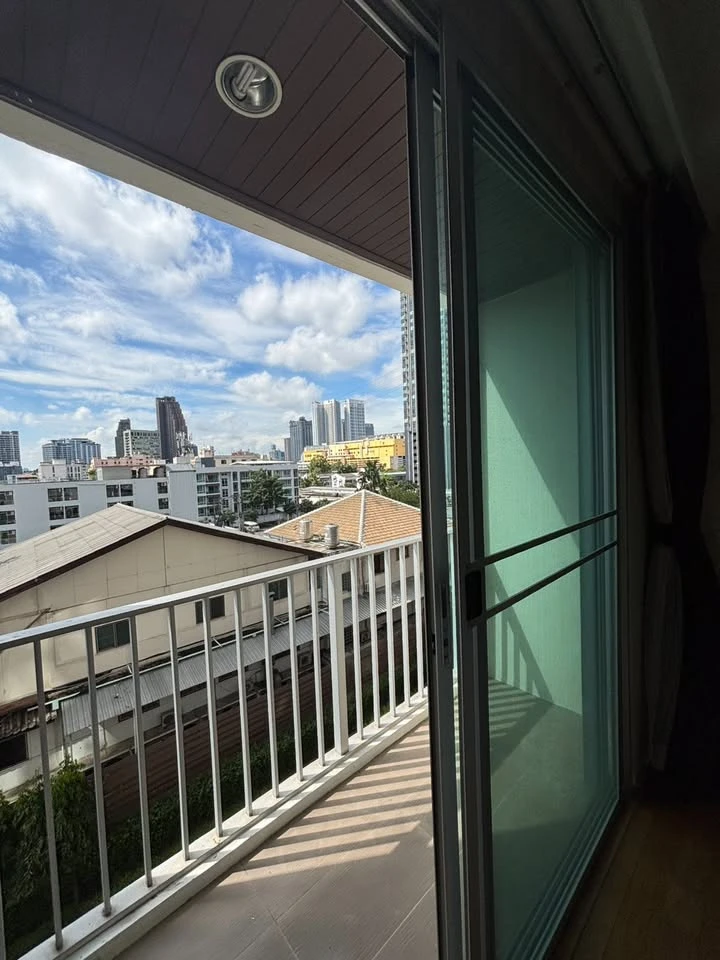 Condo for rent: Abstracts Phahonyothin Park. The room is partitioned into sections, perfectly divided into zones. Great value. Come reserve before you