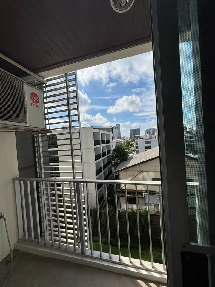 Condo for rent: Abstracts Phahonyothin Park. The room is partitioned into sections, perfectly divided into zones. Great value. Come reserve before you