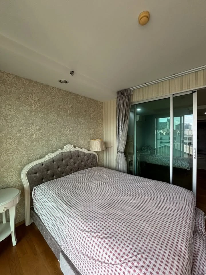Condo for rent: Abstracts Phahonyothin Park. The room is partitioned into sections, perfectly divided into zones. Great value. Come reserve before you