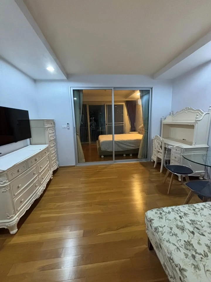 Condo for rent: Abstracts Phahonyothin Park. The room is partitioned into sections, perfectly divided into zones. Great value. Come reserve before you