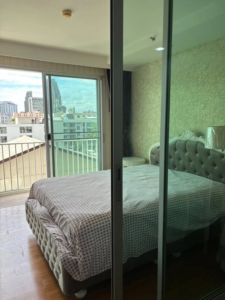 Condo for rent: Abstracts Phahonyothin Park. The room is partitioned into sections, perfectly divided into zones. Great value. Come reserve before you