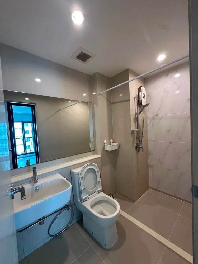 Condo for rent at Aspire Erawan Prime. Nice unit on the 11th floor with great views. Fully furnished. Book now!