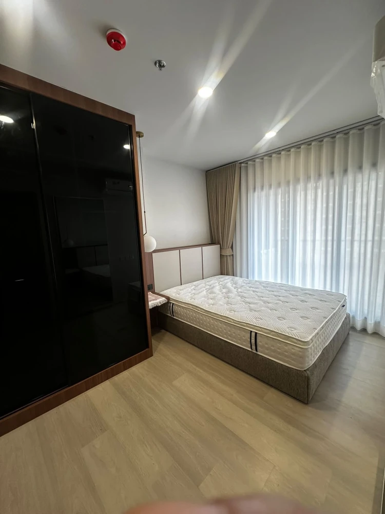 Condo for rent at Aspire Onnut Station. Tastefully decorated unit featuring high-quality built-in furniture and full amenities. Book yours today!