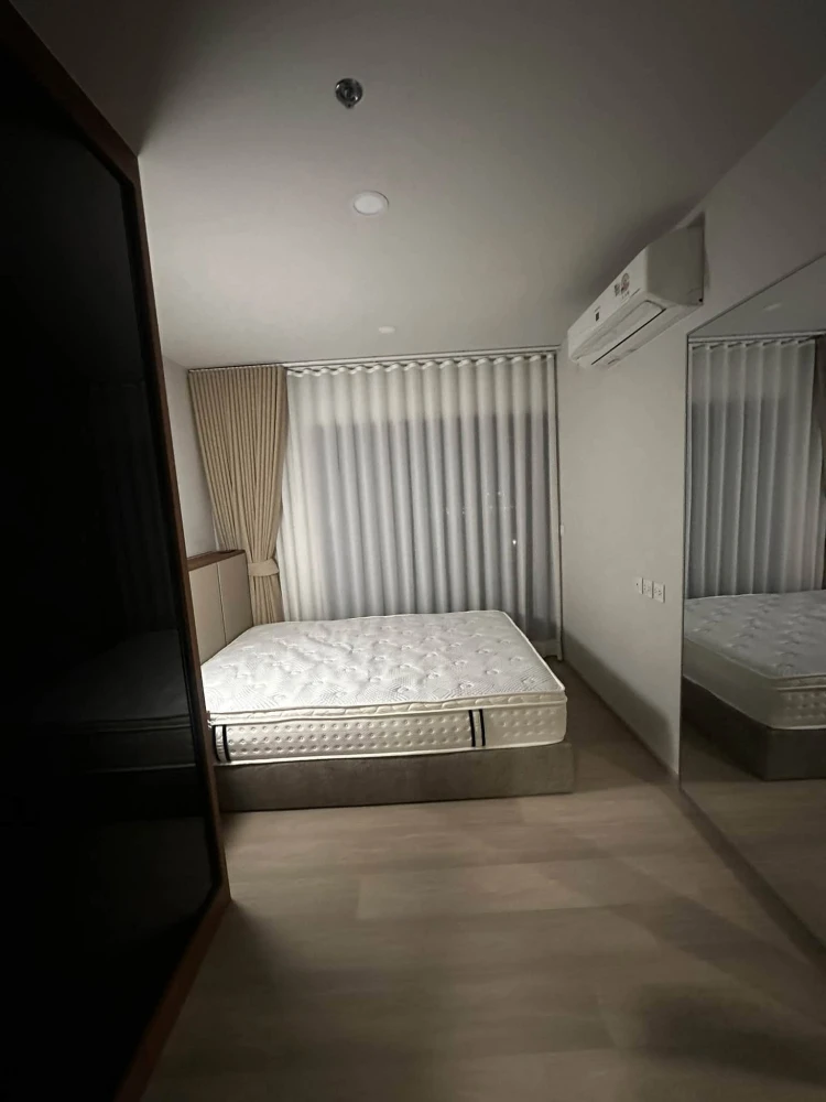 Condo for rent at Aspire Onnut Station. Tastefully decorated unit featuring high-quality built-in furniture and full amenities. Book yours today!