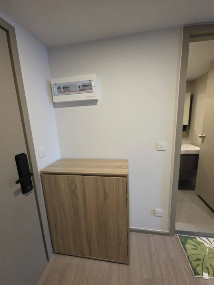 Condo for rent at Aspire Sukhumvit - Rama 4. Ready to move in, 32nd floor with great views. Convenient and fully furnished. Book now!