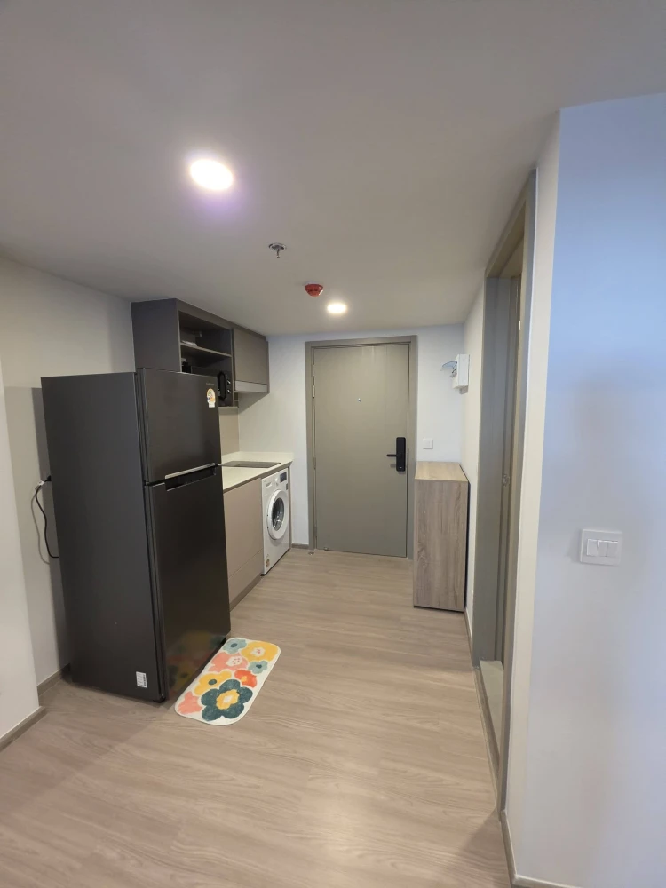 Condo for rent at Aspire Sukhumvit - Rama 4. Ready to move in, 32nd floor with great views. Convenient and fully furnished. Book now!