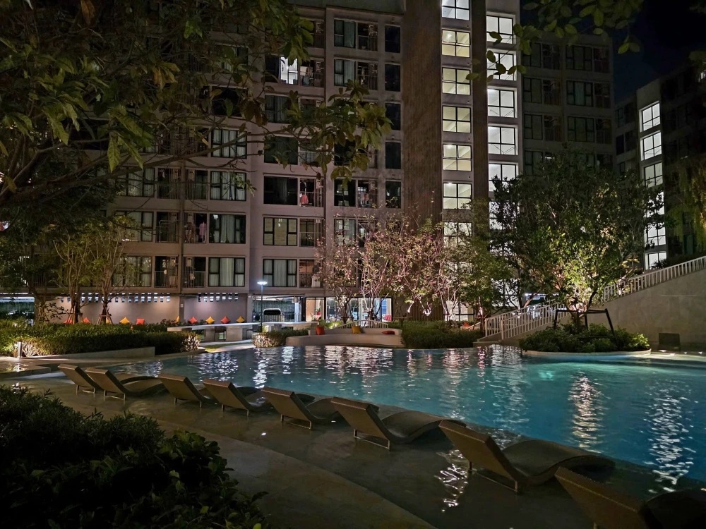Condo for rent at Atmoz Flow Minburi. Beautifully decorated unit with high-quality built-in furniture. Amazing price! Book today and don't miss out!