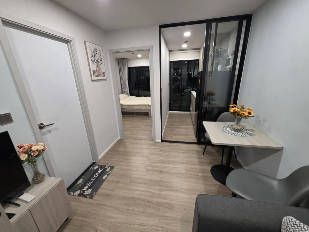 Condo for rent at Atmoz Flow Minburi. Beautifully decorated unit with high-quality built-in furniture. Amazing price! Book today and don't miss out!