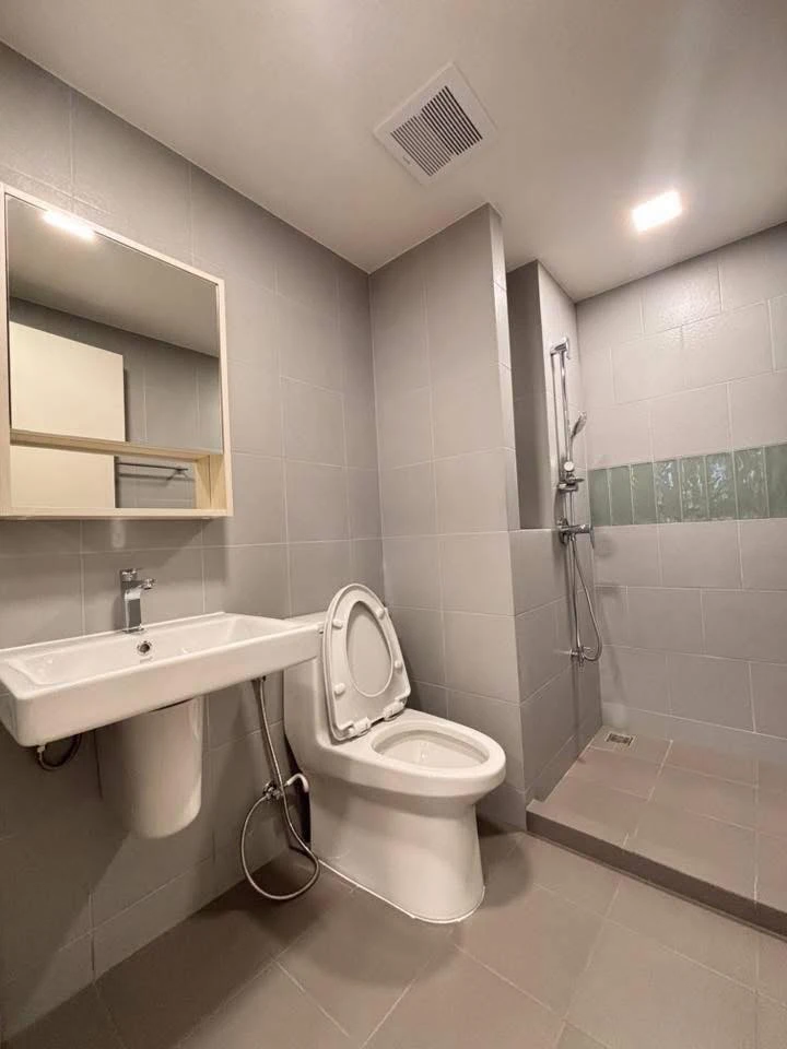 Condo for rent Atmoz Season Lat Krabang, ready to move in, 2nd floor, not high, comes with a special price, hurry to move and reserve now.