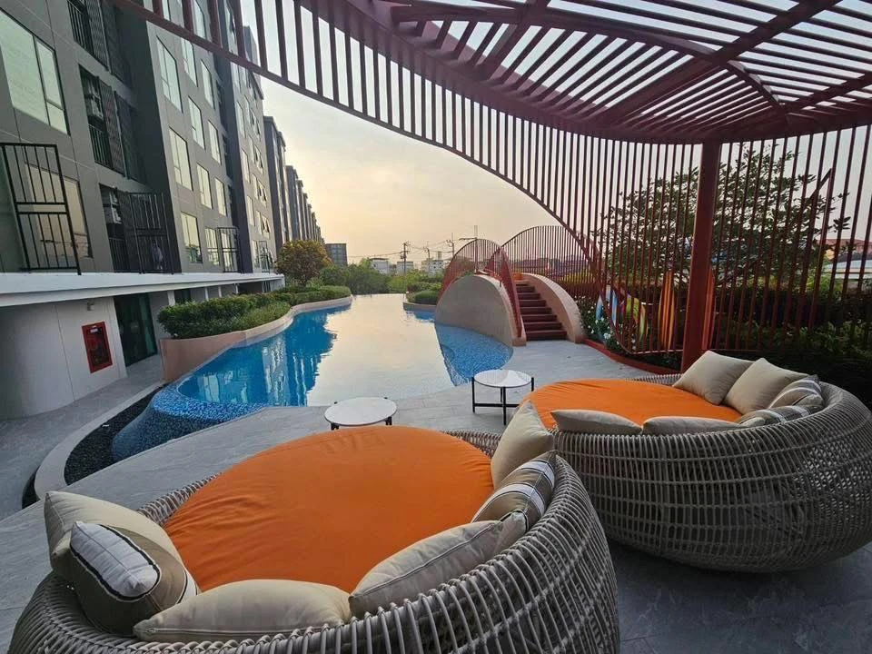 Condo for rent Atmoz Season Lat Krabang, ready to move in, 2nd floor, not high, comes with a special price, hurry to move and reserve now.
