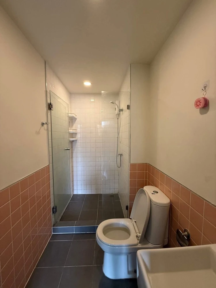 Condo for rent at Attitude BU. Nice room, fully furnished with appliances. Amazing price! Don't miss out!