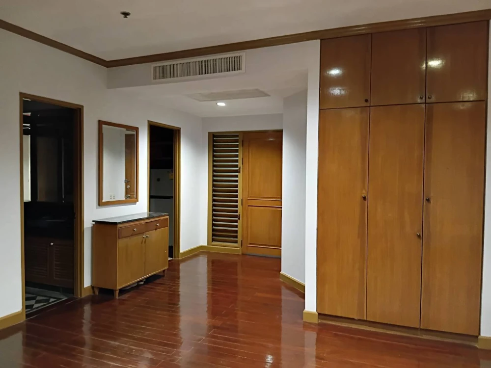 Condo for rent Baan Chao Praya, spacious room, 16th floor, river view, come and reserve before you miss your chance.
