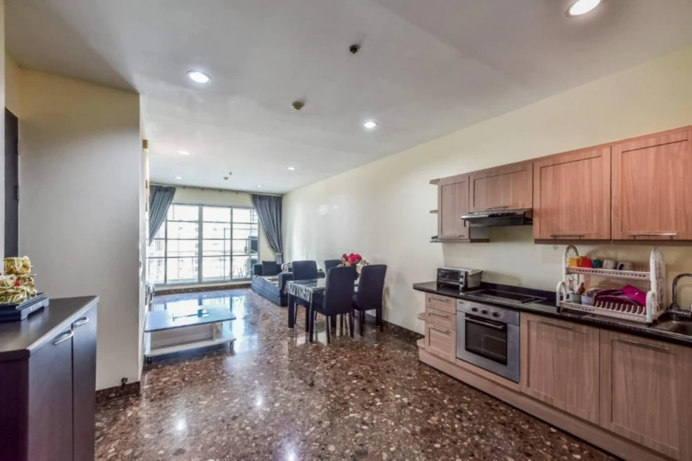 Condo for rent at Baan Klang Krung Siam-Pathumwan. Spacious unit with ample living space and full facilities. Book now!