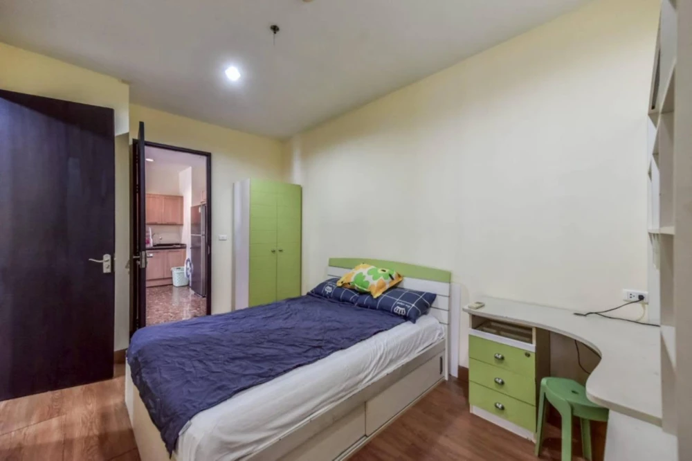 Condo for rent at Baan Klang Krung Siam-Pathumwan. Spacious unit with ample living space and full facilities. Book now!