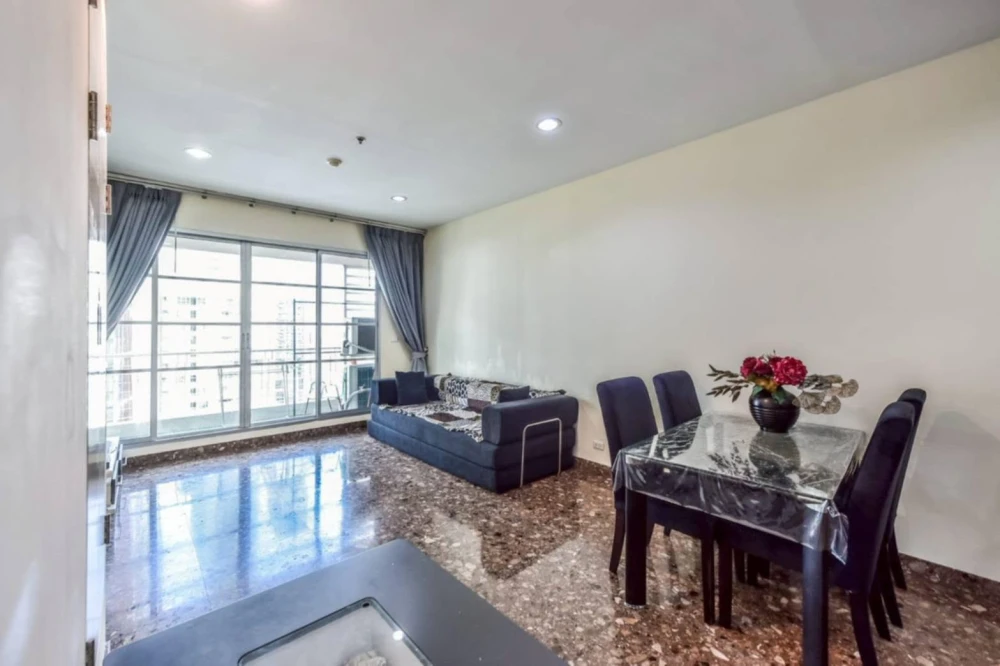Condo for rent at Baan Klang Krung Siam-Pathumwan. Spacious unit with ample living space and full facilities. Book now!