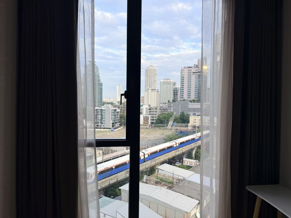 Condo for rent: BEATNIQ Sukhumvit 32. Large room, comfortable living, lots of usable space, fully furnished, ready to move in. You must hurry to reser