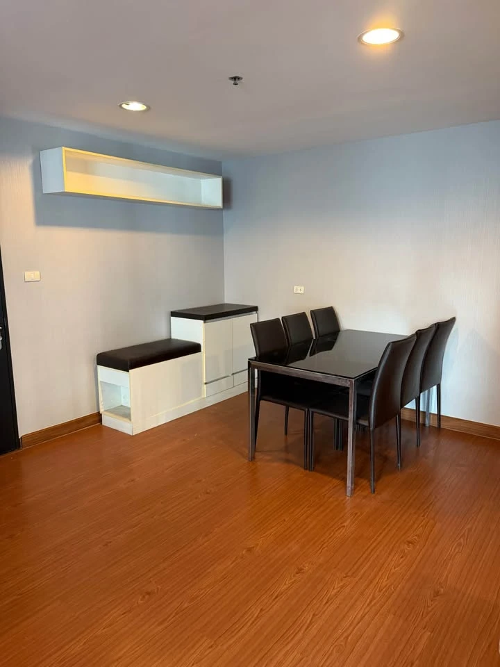 Condo for rent at Belle Grand Rama 9. Spacious room with complete amenities. Don't miss out!