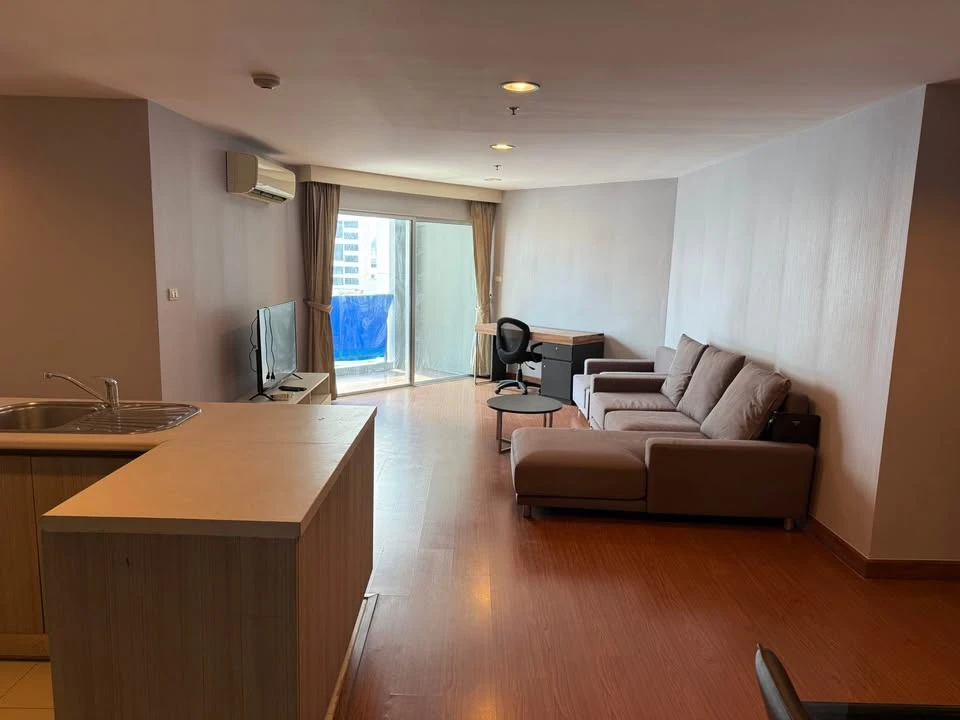Condo for rent at Belle Grand Rama 9. Spacious room with complete amenities. Don't miss out!