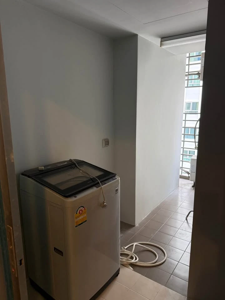 Condo for rent at Belle Grand Rama 9. Spacious room with complete amenities. Don't miss out!