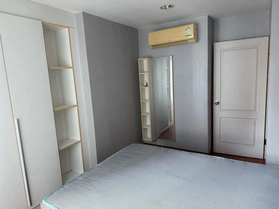 Condo for rent at Belle Grand Rama 9. Spacious room with complete amenities. Don't miss out!