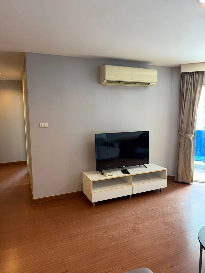Condo for rent at Belle Grand Rama 9. Spacious room with complete amenities. Don't miss out!