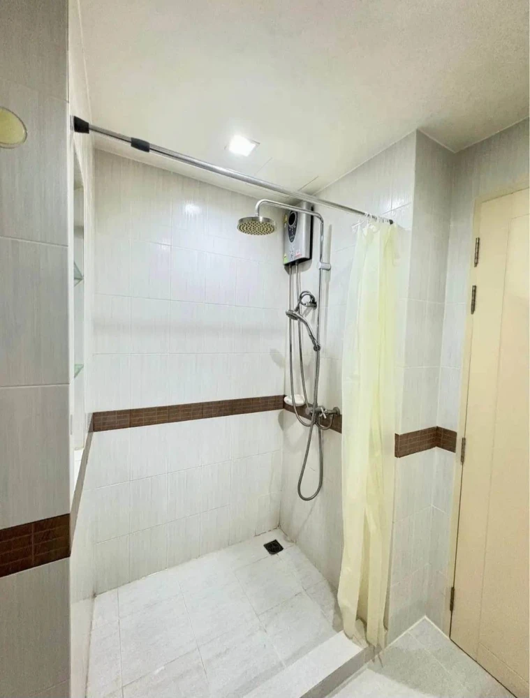Condo for rent Casa Asoke Dindeang, 14th floor, corner room, Baiyoke building view, great price, hurry and reserve now.