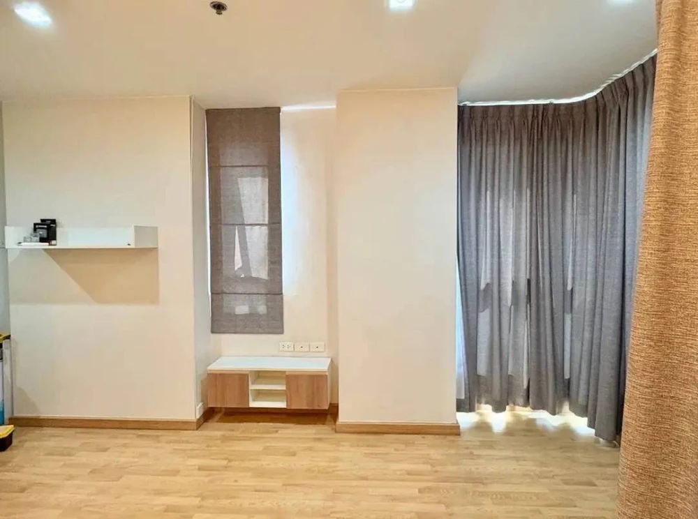 Condo for rent Casa Asoke Dindeang, 14th floor, corner room, Baiyoke building view, great price, hurry and reserve now.