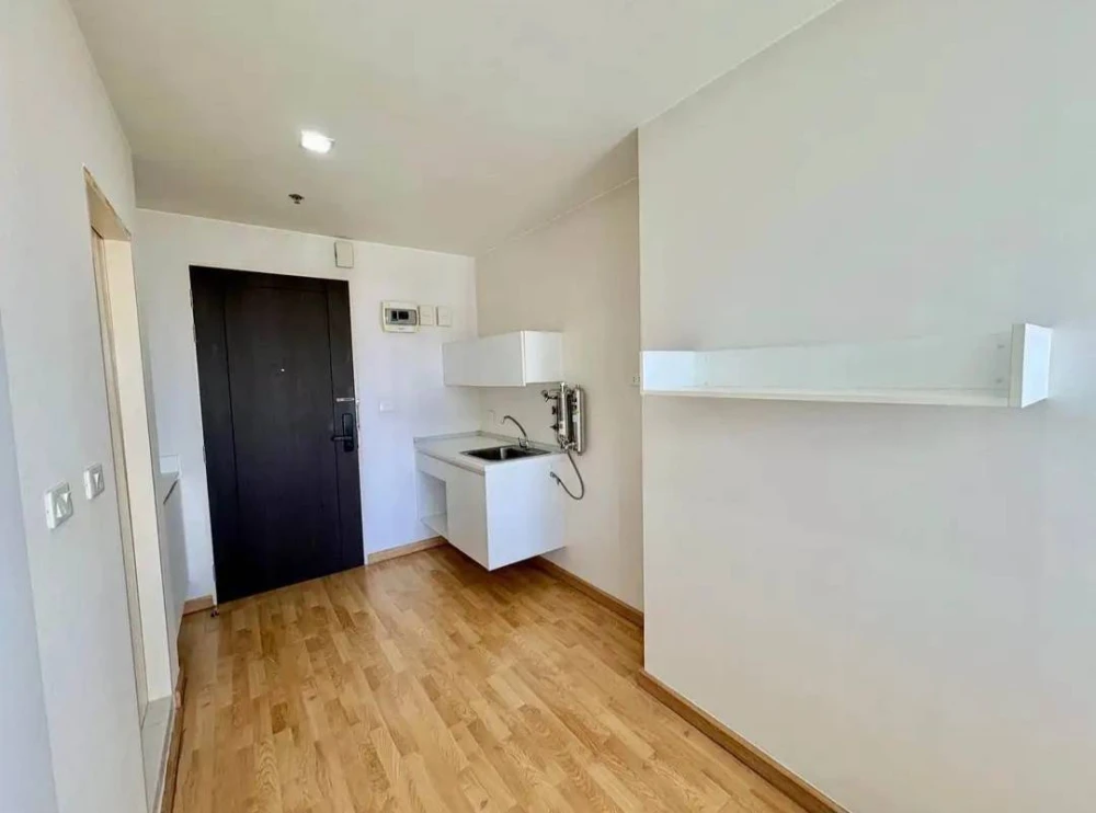 Condo for rent Casa Asoke Dindeang, 14th floor, corner room, Baiyoke building view, great price, hurry and reserve now.
