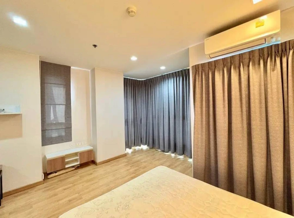 Condo for rent Casa Asoke Dindeang, 14th floor, corner room, Baiyoke building view, great price, hurry and reserve now.