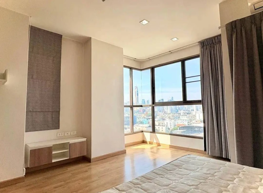 Condo for rent Casa Asoke Dindeang, 14th floor, corner room, Baiyoke building view, great price, hurry and reserve now.