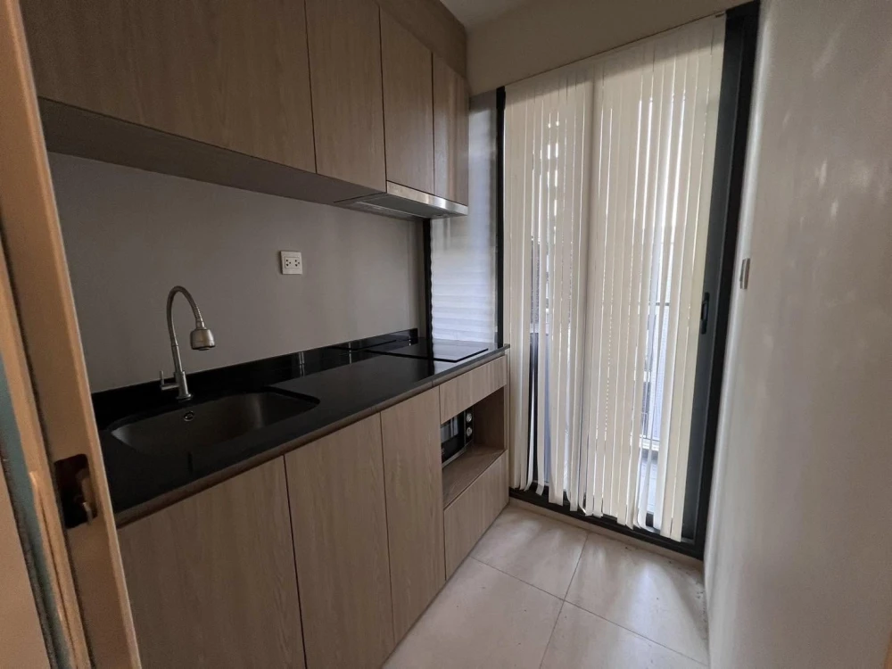 Condo for rent Chambers Onnut Station, a nice room, complete with furniture and electrical appliances. Hurry and reserve now, don't wait.