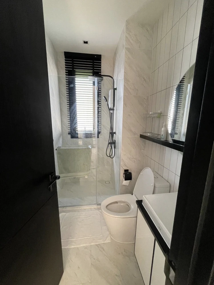 Condo for rent: Chapter Charoennakhon-Riverside. Large, comfortable room. Great living space. Great price. Come reserve now!