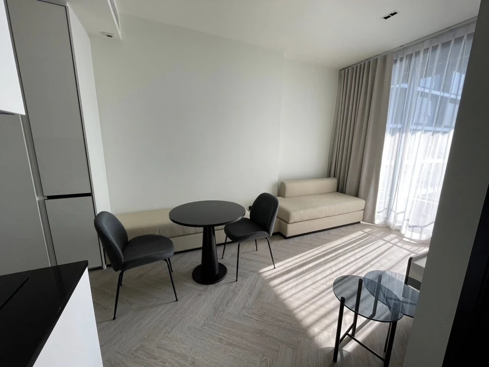 Condo for rent: Chapter Charoennakhon-Riverside. Large, comfortable room. Great living space. Great price. Come reserve now!